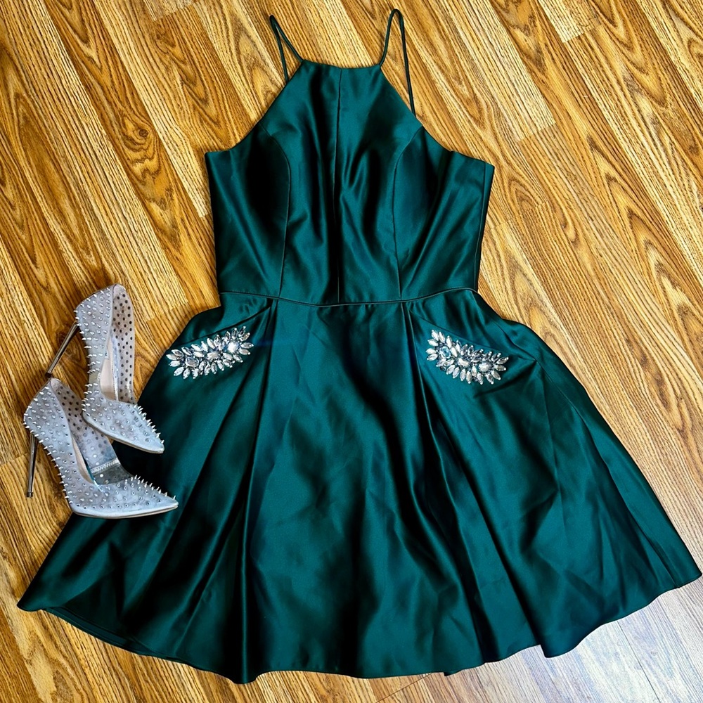 GORGEOUS Emerald Green Party dress. Size 11.